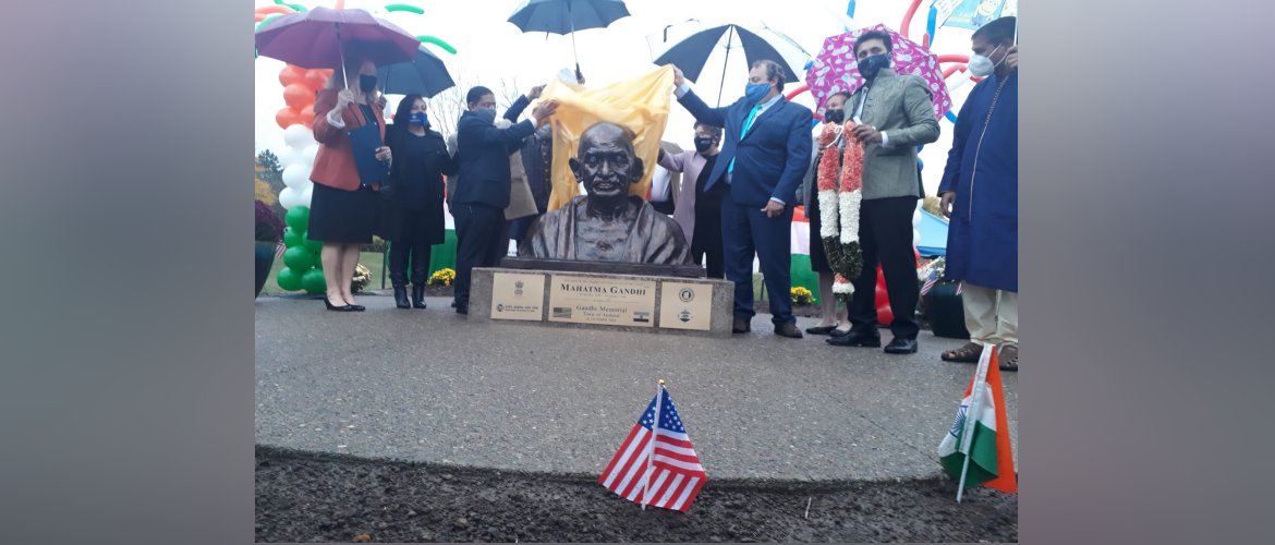  Gandhi@150: On Occasion of Gandhi Jayanti, Consul General unveiled Gandhi bust in Buffalo, New York 