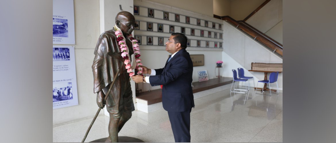  Gandhi@150: Consul General paid floral tribute to Mahatma Gandhi's Statue at the Suffolk County Executive Office, Hauppauge, New York